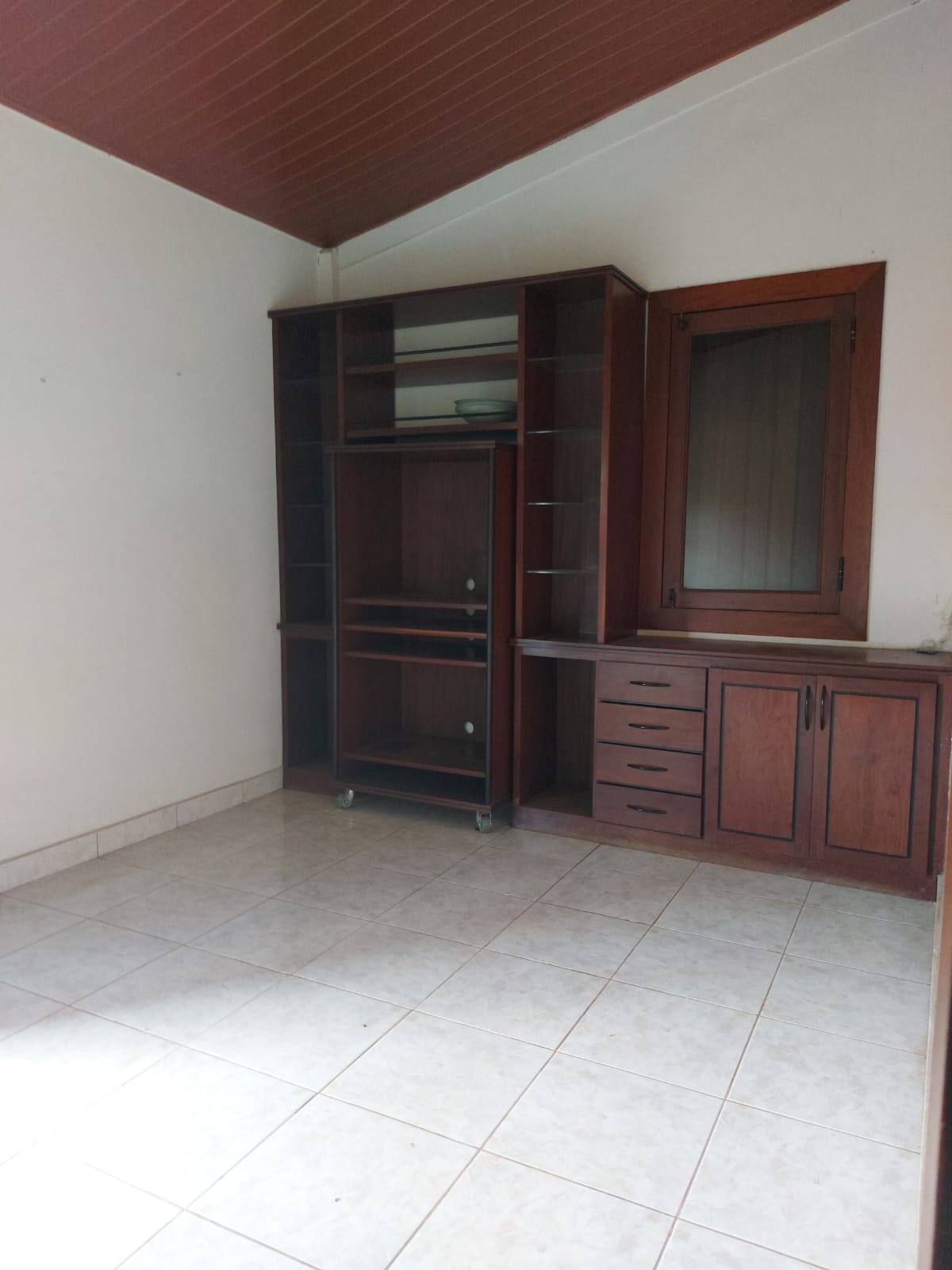 VENDO ÓTIMA CASA NO BAIRRO ANCHIETA 